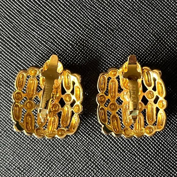 Vintage Trifari Golden Tone Clip On Earrings Marked VTG Square Quilted - Picture 6 of 12